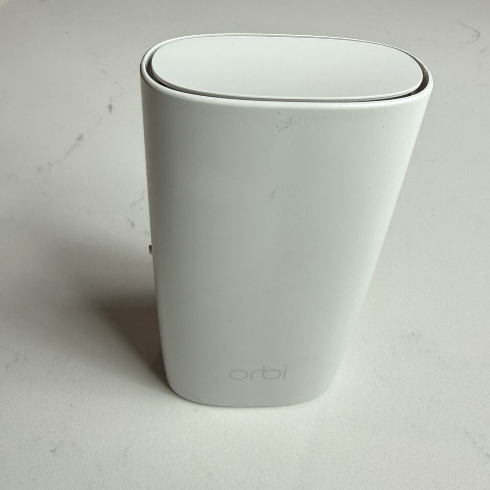 NETGEAR Orbi RBW30 Wall-Plug Mesh Wi-Fi Satellite Extender